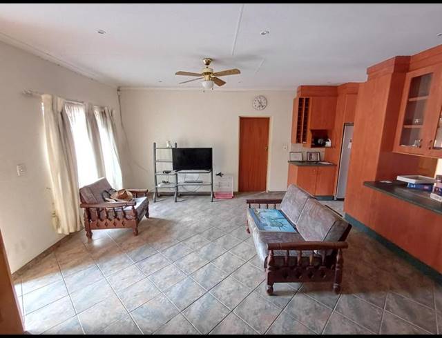 2 BEDROOM TOWNHOUSE FOR SALE IN DUNCANVILLE